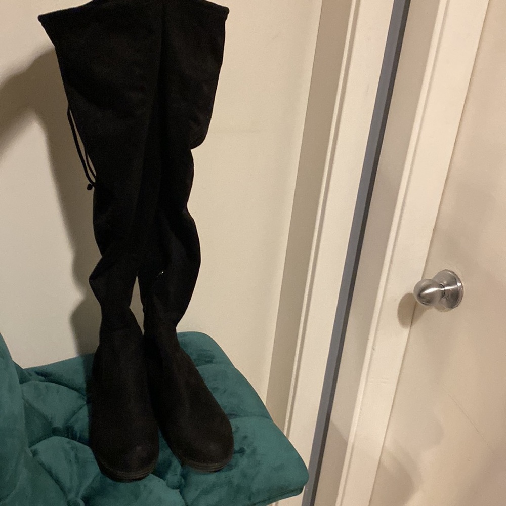 Unisa, black faux suede, above the knee, 8.5 w’s